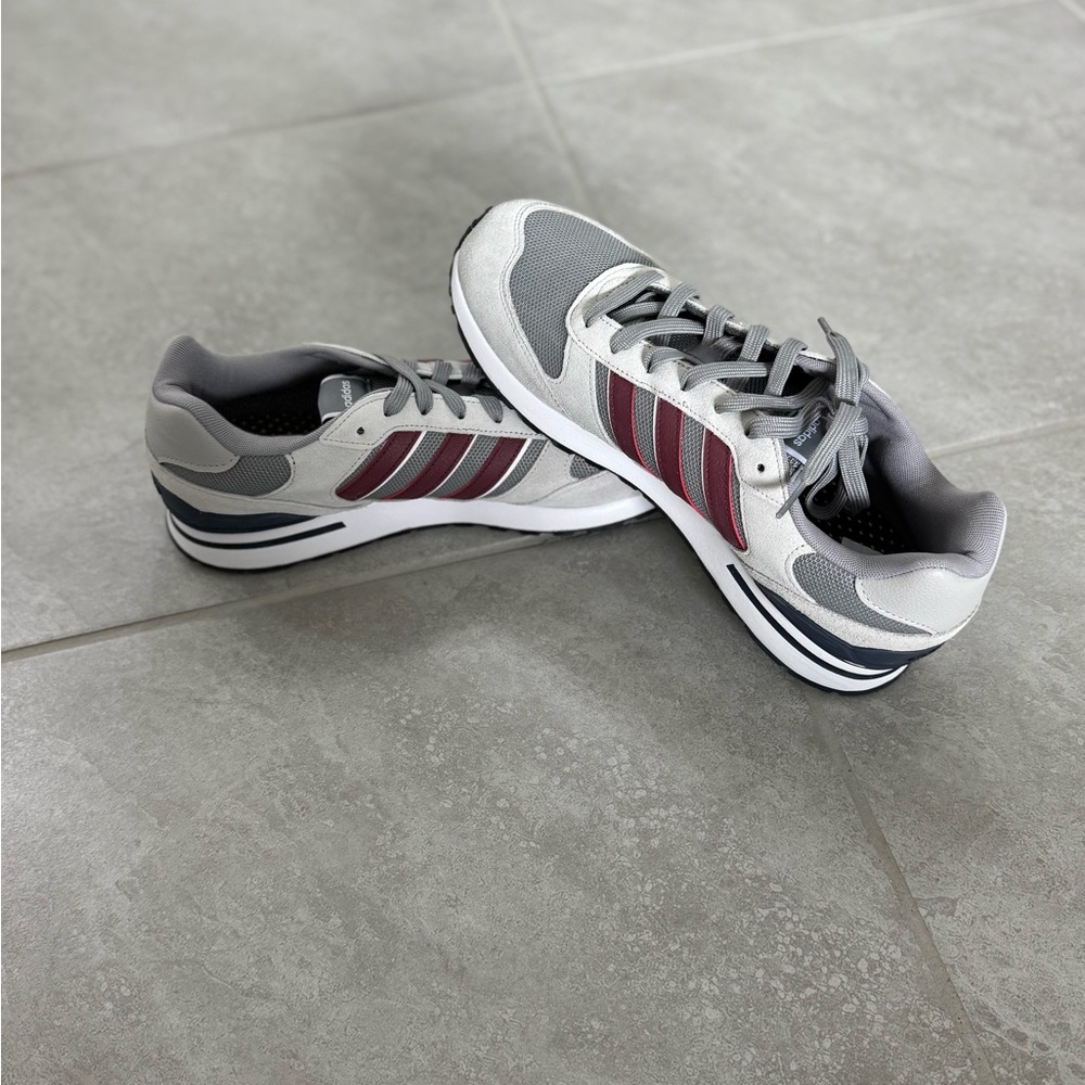 BLOWOUT DEAL!!! Adidas Run 80’s size 11.5